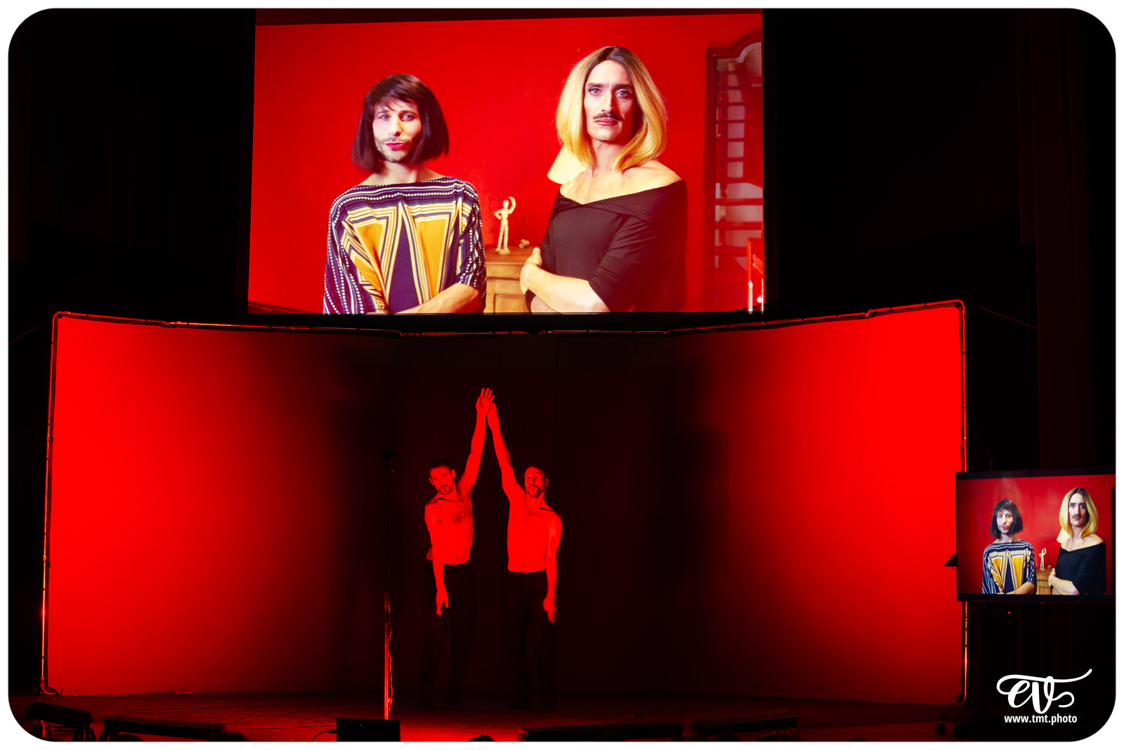 DYSTOPIA (UN POYO ROYO)